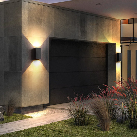 Two Light Effect Waterproof LED Wall Light for Outdoor Villa Courtyard