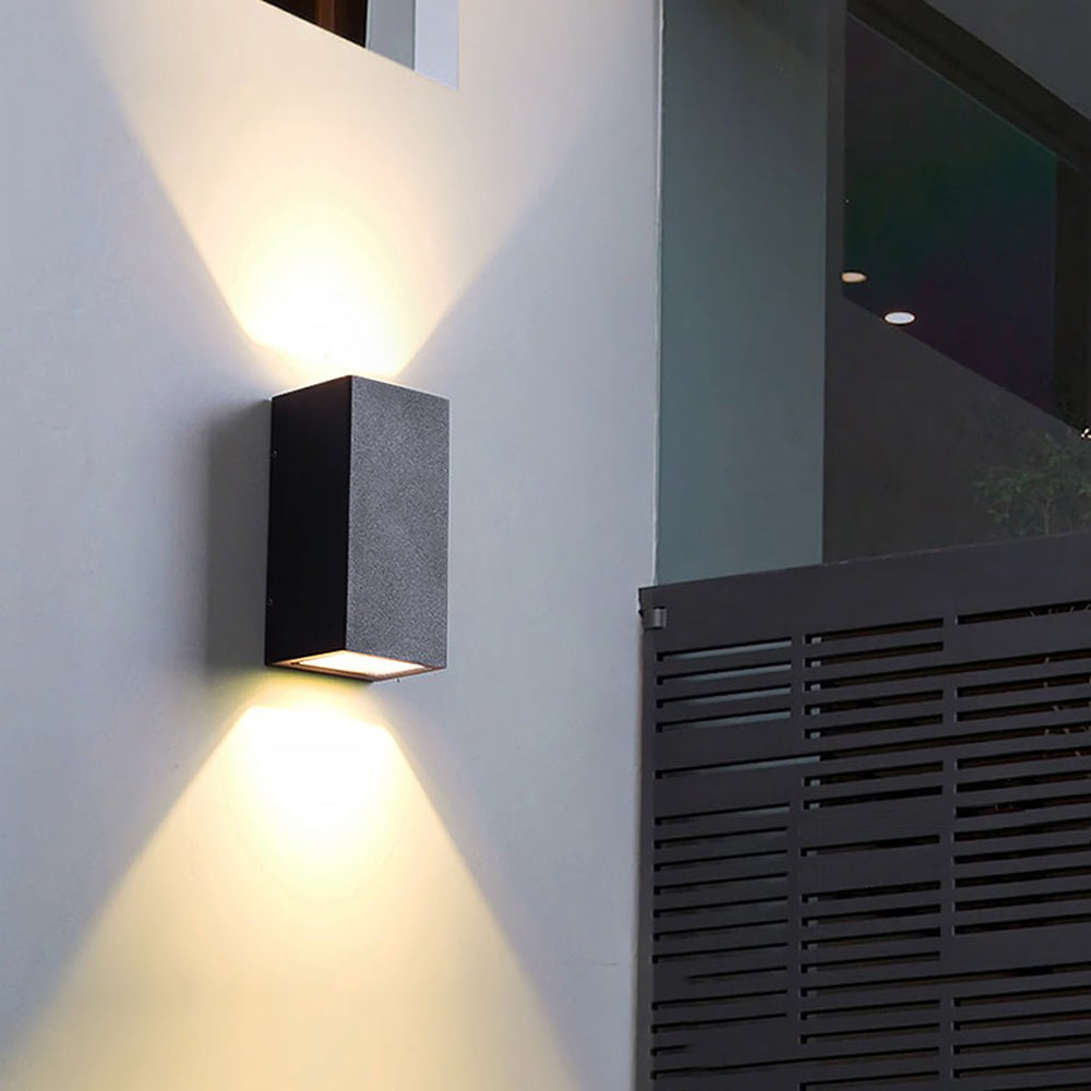 Two Light Effect Waterproof LED Wall Light for Outdoor Villa Courtyard