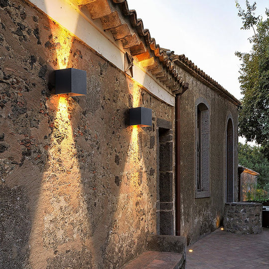 Up and Down Adjustable Beam LED Waterproof Outdoor Wall Light