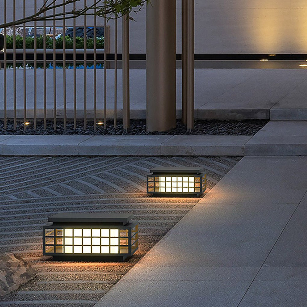 Elegant Solar LED Garden Lamp Vintage Hollowed Pattern Weatherproof Metal Design