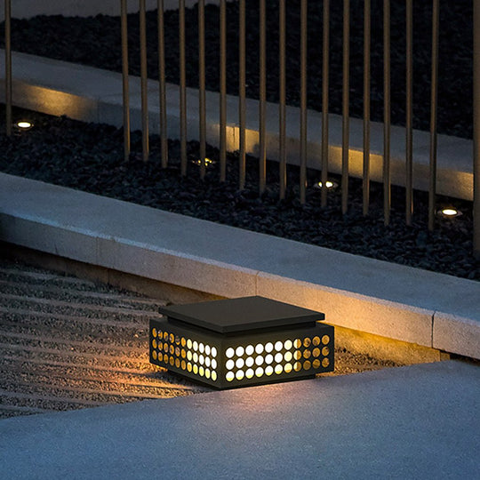 Elegant Solar LED Garden Lamp Vintage Hollowed Pattern Weatherproof Metal Design