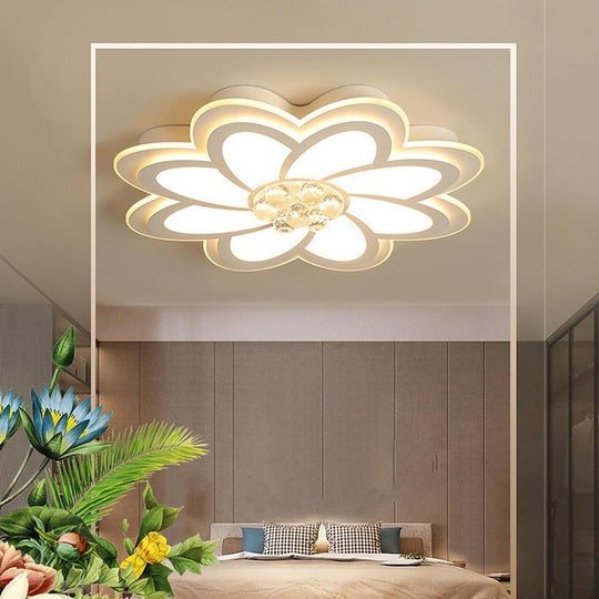 Flower-Shaped LED Flush Mount Ceiling Light – Modern Decorative Fixture